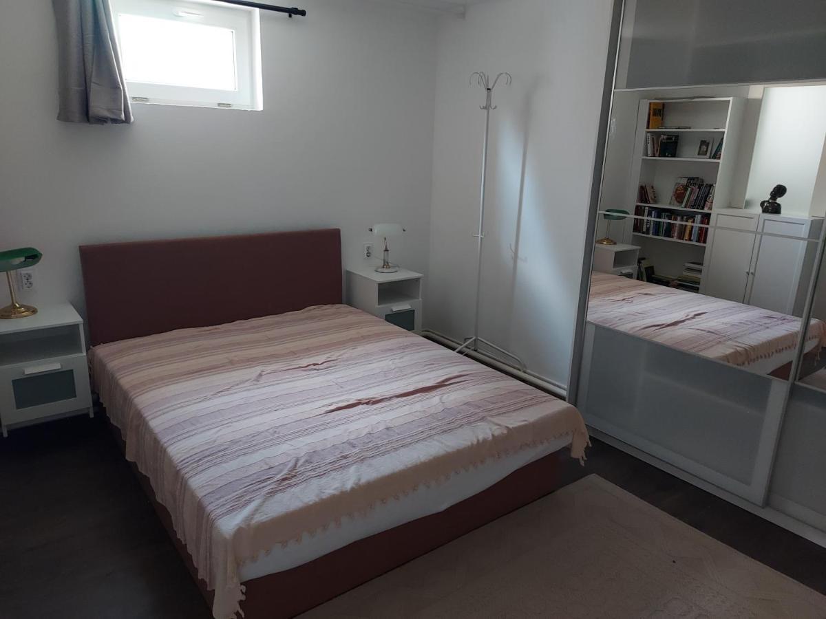 2+2Szemelyes Apartman Kerttel Apartment เซแกชแฟเฮร์วาร์ ภายนอก รูปภาพ