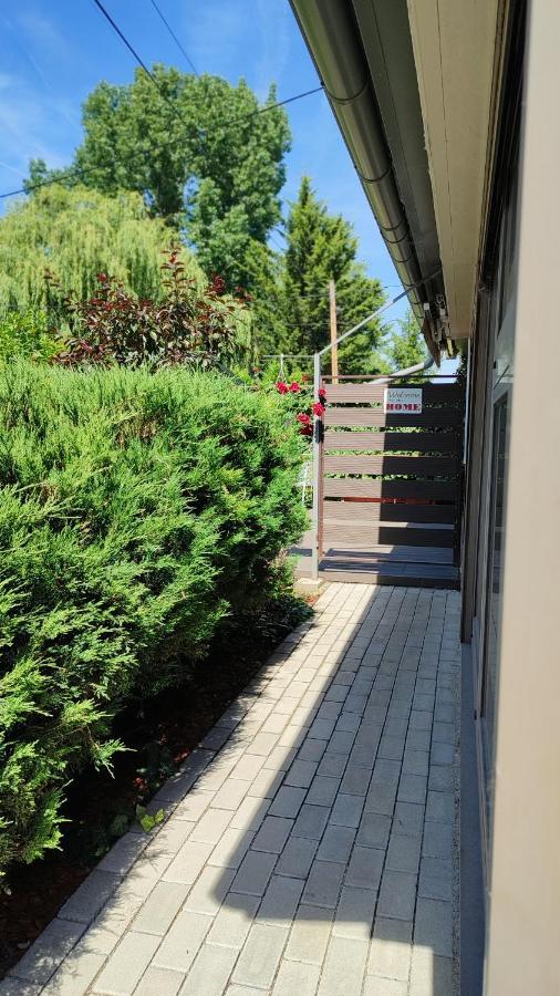 2+2Szemelyes Apartman Kerttel Apartment เซแกชแฟเฮร์วาร์ ภายนอก รูปภาพ